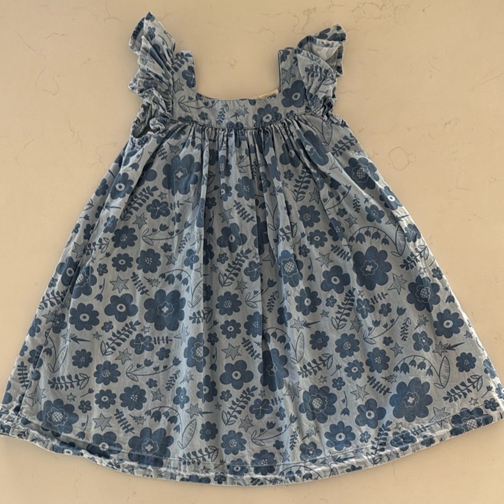 Tucker + Tate Floral Chambray Shift Dress. Size 4